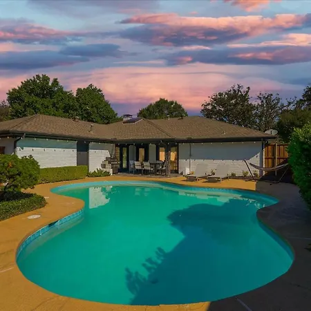 Modern And Spacious Dallas Getaway W Private Pool